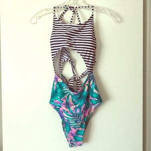 Cupshe monokini bathing suit stripes and floral size medium